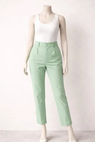 Calça verde menta, corte reto