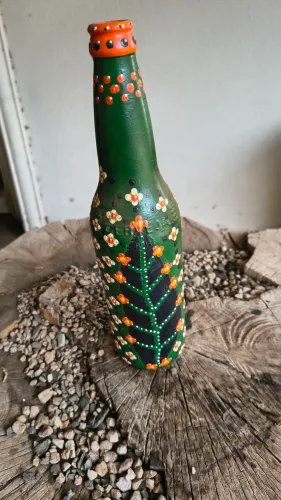 Linda garrafa decorativa pintada a mao