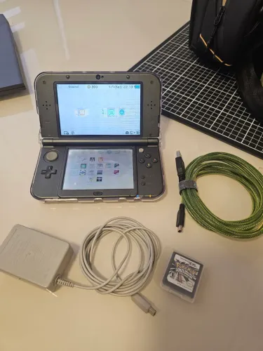 New Nintendo 3DS XL + Pokémon Platinum + Acessórios - Ótimo Estado