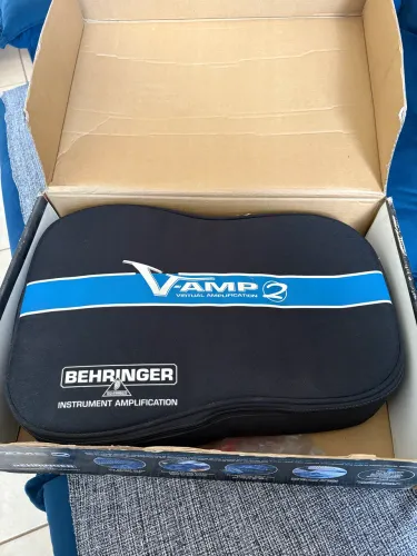 Pedal Multi-Efeitos Behringer V-Amp 2