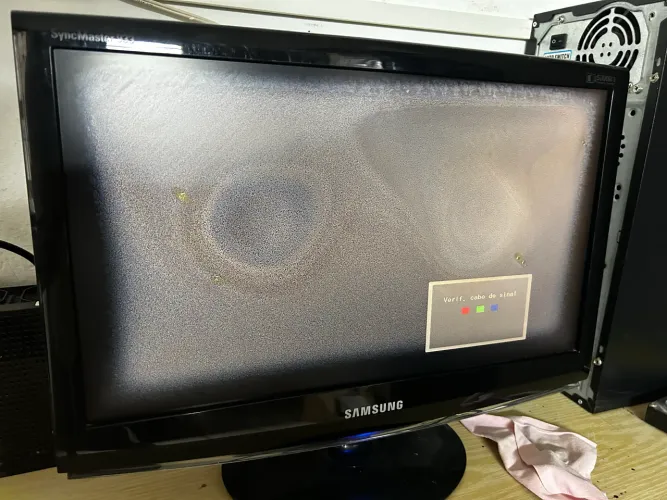 Monitor tela queimando