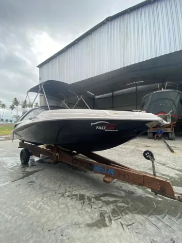 Lancha Royal Marine 240 com motor Volvo Penta 200 V6 com 120 Horas - Fastcar