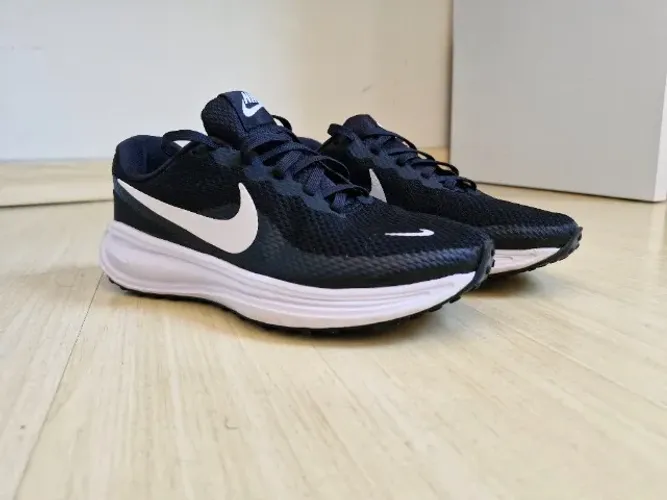 Tênis Esportivo Nike Revolution 8