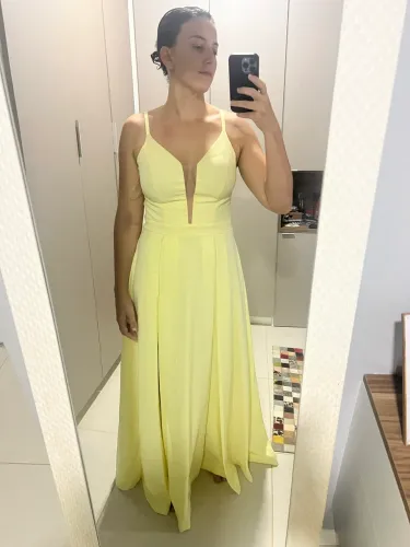 Vestido longo amarelo manteiga