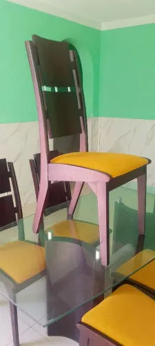 Mesa com seis cadeiras