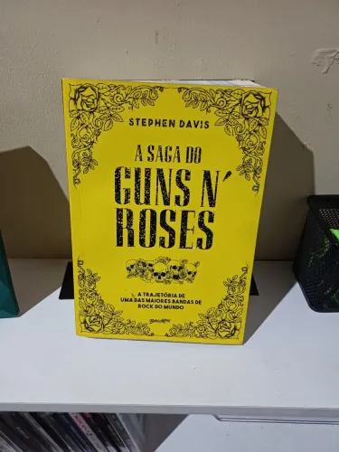 Livro A Saga Do Guns N' Roses: A Trajetória De Uma Das Maiores Bandas De Rock Do Mundo