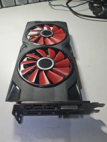 RX570 XFX 4GB.