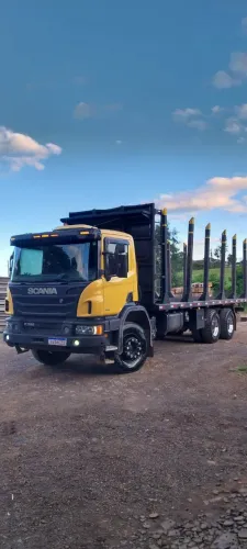 Scania P360 6x4 plataforma florestal transtora 