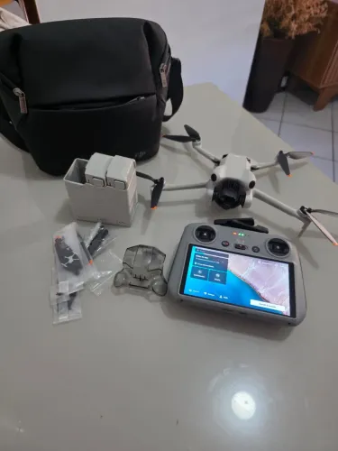 Drone Dji mini 4 PRO combo fly more CONTROLE COM TELA