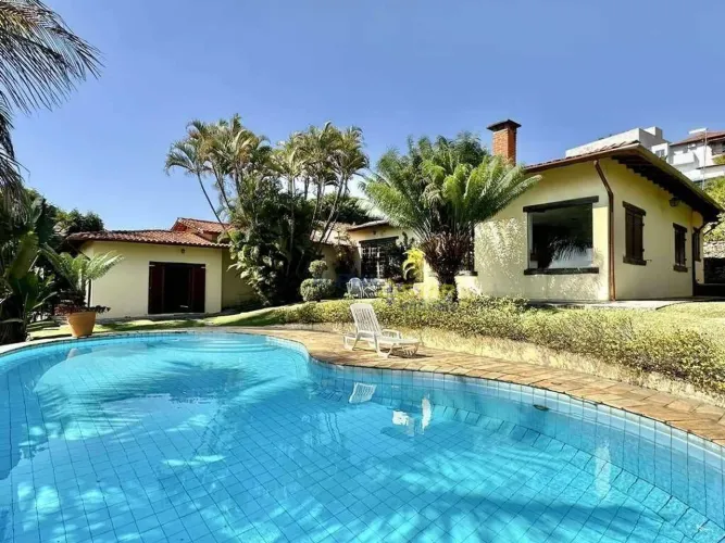 Casa com 5 dormitórios à venda, 368 m² por R$ 1.500.000,00 - Vila Velha - Carapicuíba/SP