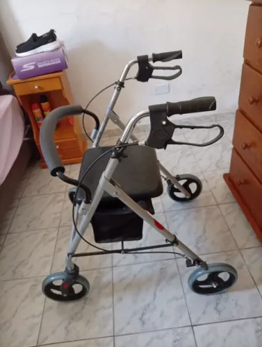 Cadeira de rodas para idosos 