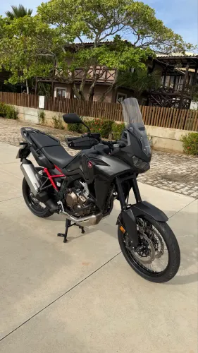 VENDO AFRICA TWIN 1100 MANUAL ANO 2023 COM 18 MIL KM RODADOS APENAS
