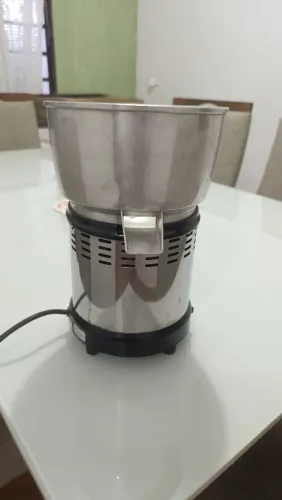 Espremedor de laranja potente