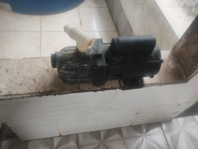 Bomba de água /com defeito 
