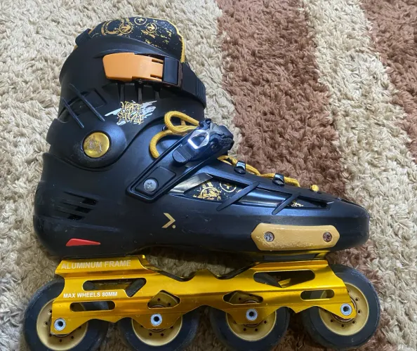 PATINS ALUMINUM FRAME MAX WHEELS + Joelheiras e cotoveleiras  80MM