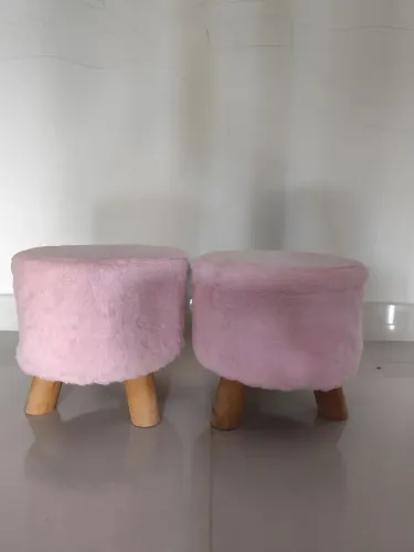 BANCO PUFF DE MADEIRA REVESTIDO PELÚCIA