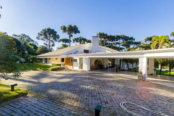 Espetacular Residência em Condomínio de Piraquara