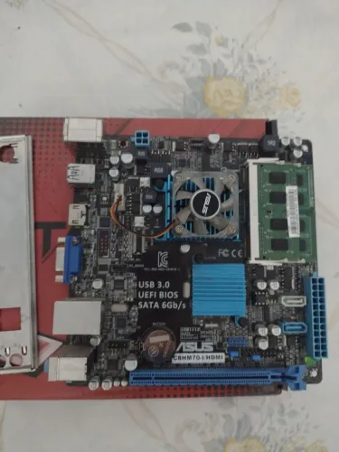 Placa mãe Asus C8HM70