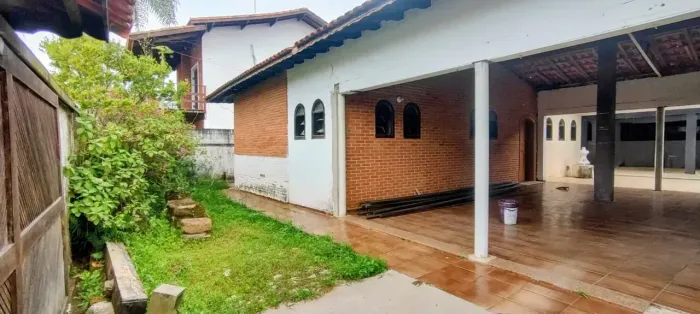 casa Térrea para aluguel com 5 quartos em Bopiranga - Itanhaém - SP