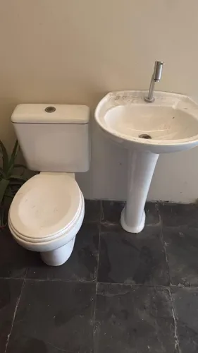 Kit Completo de Vaso Sanitário com Caixa acoplada + Lavatório com coluna e torneira