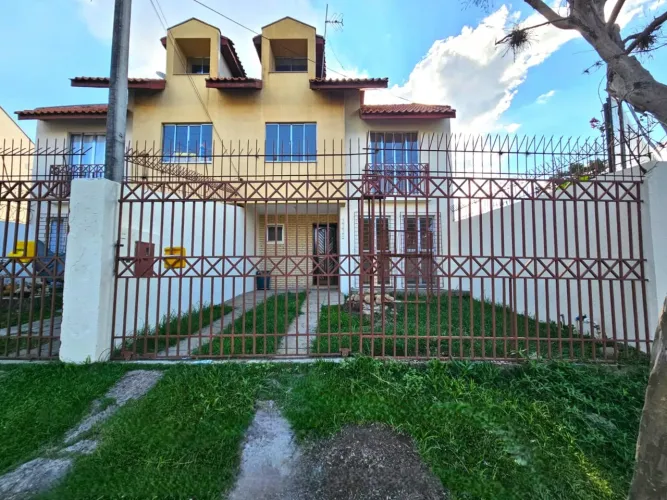 Sobrado com 3 quartos para alugar por R$ 3000.00, 100.43 m2 - HAUER - CURITIBA/PR