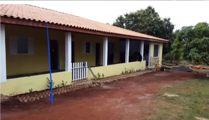 RANCHO COM CASA, AREA VERDE E POMAR.
