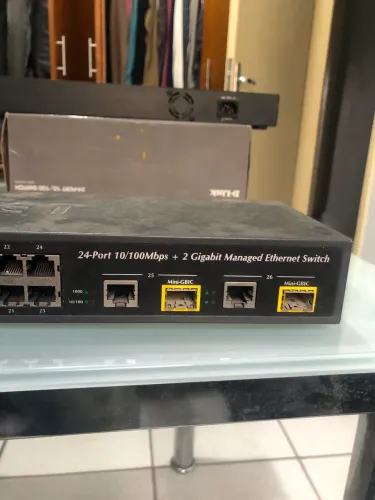 D - LINK  DES - 1024 A  . 24 PORTAS 10/100 SWITCH - 2 Un 