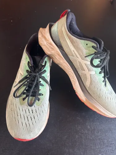 Tênis Asics Novablast 2