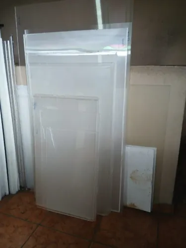 ? Placa de Acrílico Reciclado - Trasnparente?  Material resistente e versátil, 