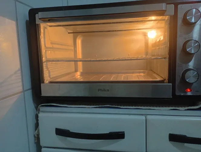 Vendo forno elétrico semi novo pouco usado R$550.00
