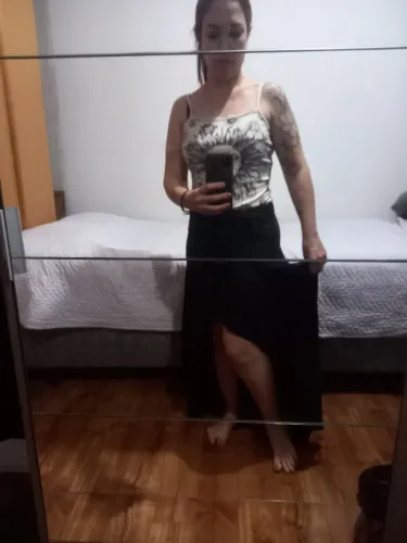 Saia preta, lindíssima. Nunca foi usada.