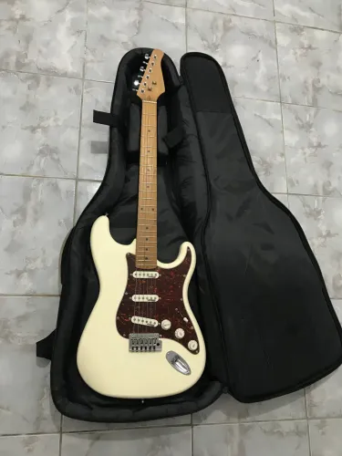 Guitarra Benson Stratocaster