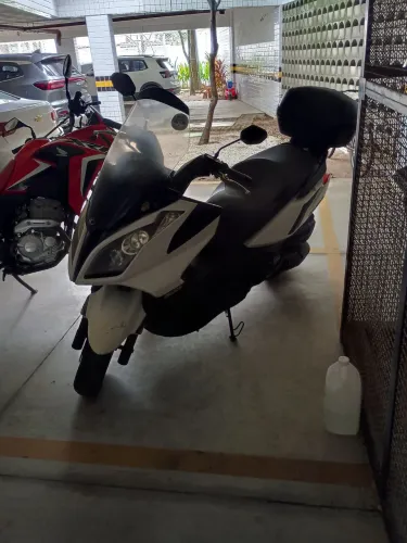 Moto Automática Muito boa 