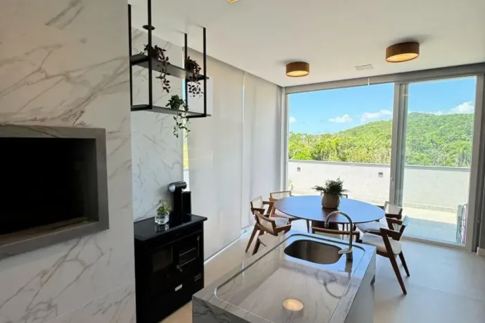 Casa em Condomínio fechado;