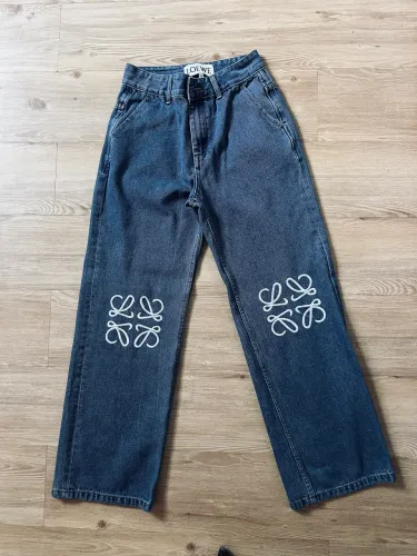 Calça jeans bordado loewe