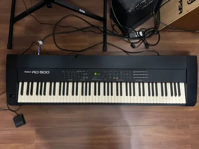 Piano Digital Roland Rd 500 88 teclas bom estado + bag + pedal sustain - Oferta!