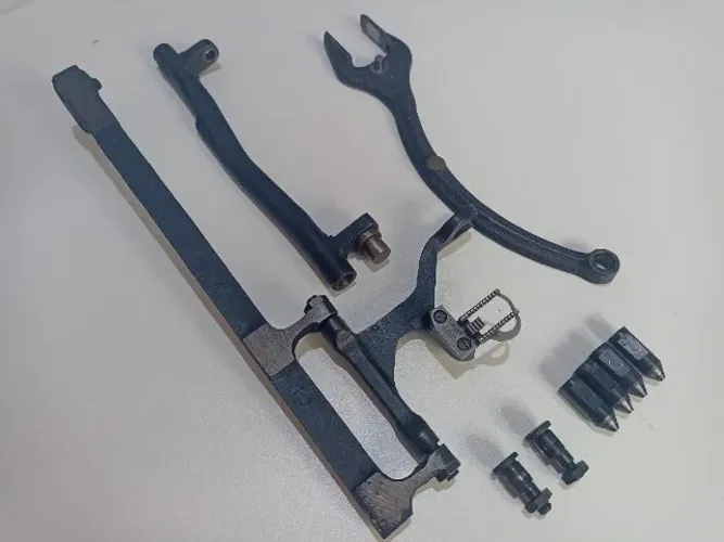 Suporte do dente de arrasto da máquina de costura Singer 240...247...e outras