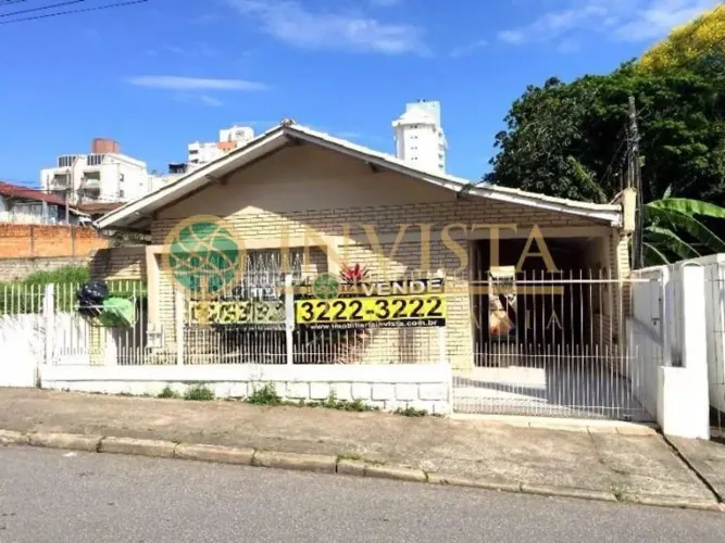 Casa localizada no bairro Estreito, em Florianópolis/SC.