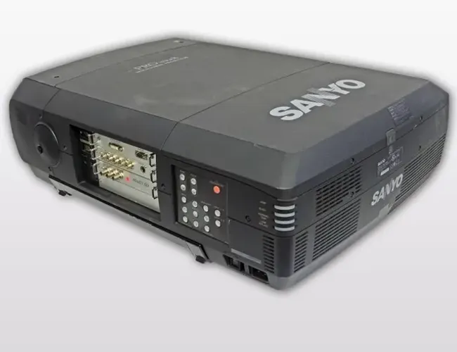 Projetor Sanyo XF47 15.000 ansilumens com lente stander