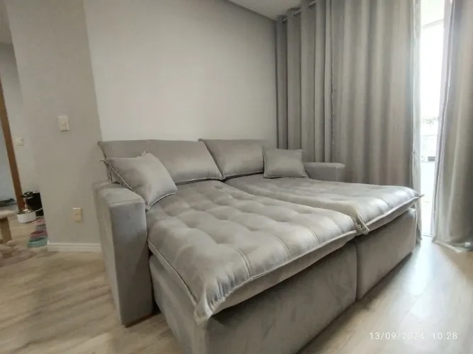 Sofá cama slim olha o tamanho desse pillow muito confortável