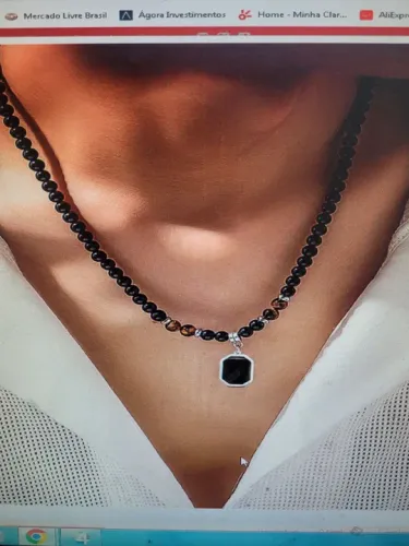 Colar de pedras com pingente masculino