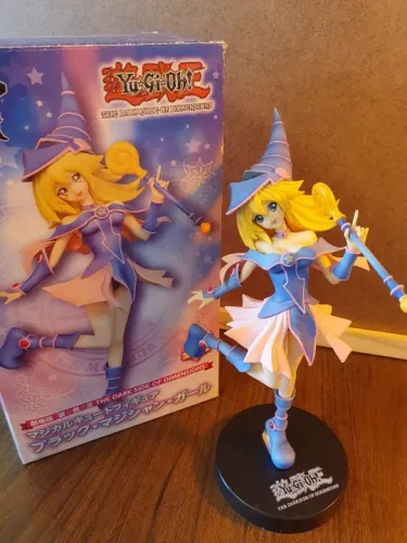 Figure Pequena Maga Negra Furyu - Yu-Gi-Oh! The Dark Side of Dimensions