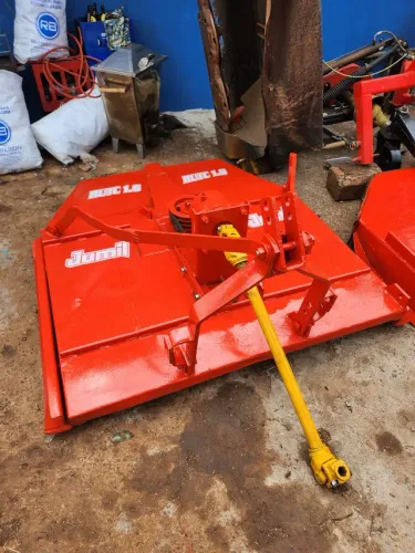 Roçadeira marca Jumil modelo RUTC 1600