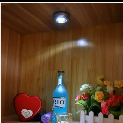 01 LED Adesiva sem Fio (03 Lâmpadas dentro da LED) Touch de Pilha  Portátil para Armário