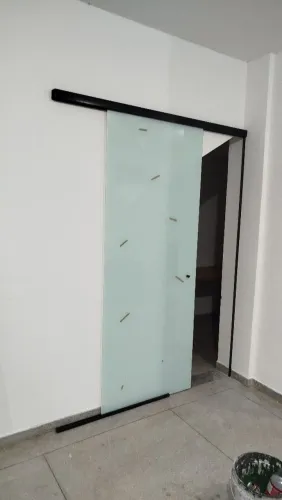 Vidraçaria Veneza ( vidros e manutenção em portas e janelas.. )
