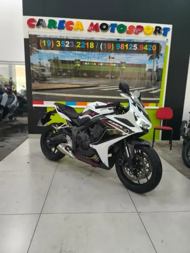 Honda CB 650R 2024 / 4.048 KM