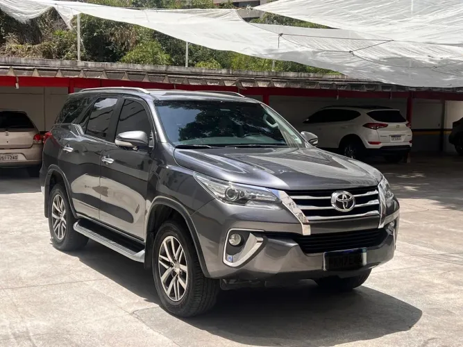 Toyota Hilux SW4 SRX 4X4 2.8 TDI 16V Dies. Aut. 2017