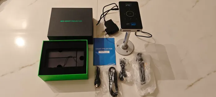 Mini Smart Projetor 4K Ultra HD C6 32GB 2GB Android Usado