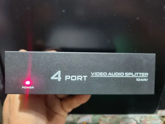 Distribuidor de áudio e vídeo pra 4 TVs,