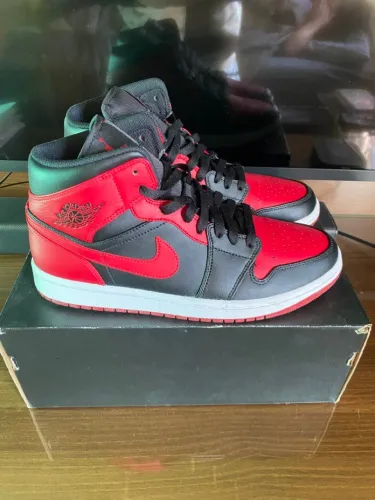 Air Jordan 1 Mid - Banned - Black / Red